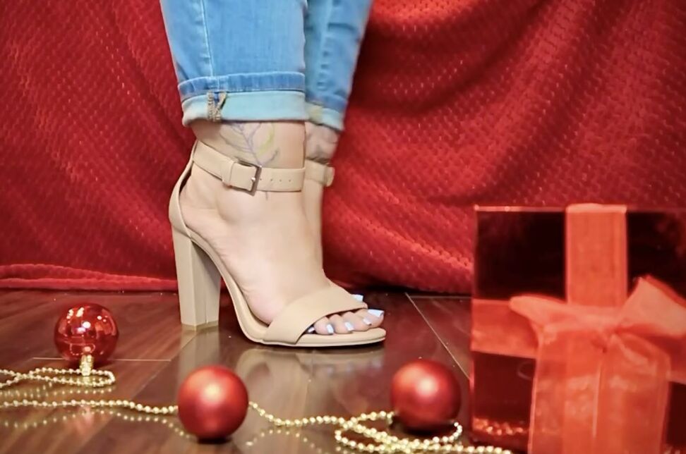 Sweetfeetsy Onlyfans Happy Holidays Always Accepting Heels As Gifts Or A Tip Haha J