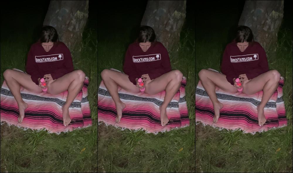 kendra-heaux-09-04-2020-222345141-some-masturbation-in-the-moonlight