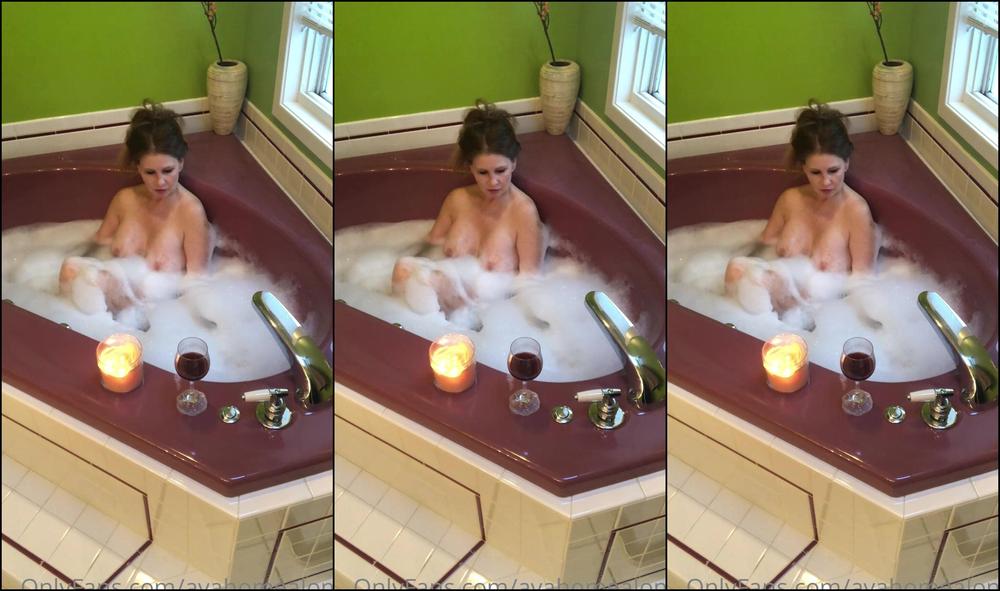 Avahomealone Join Mommy In The Bathtub