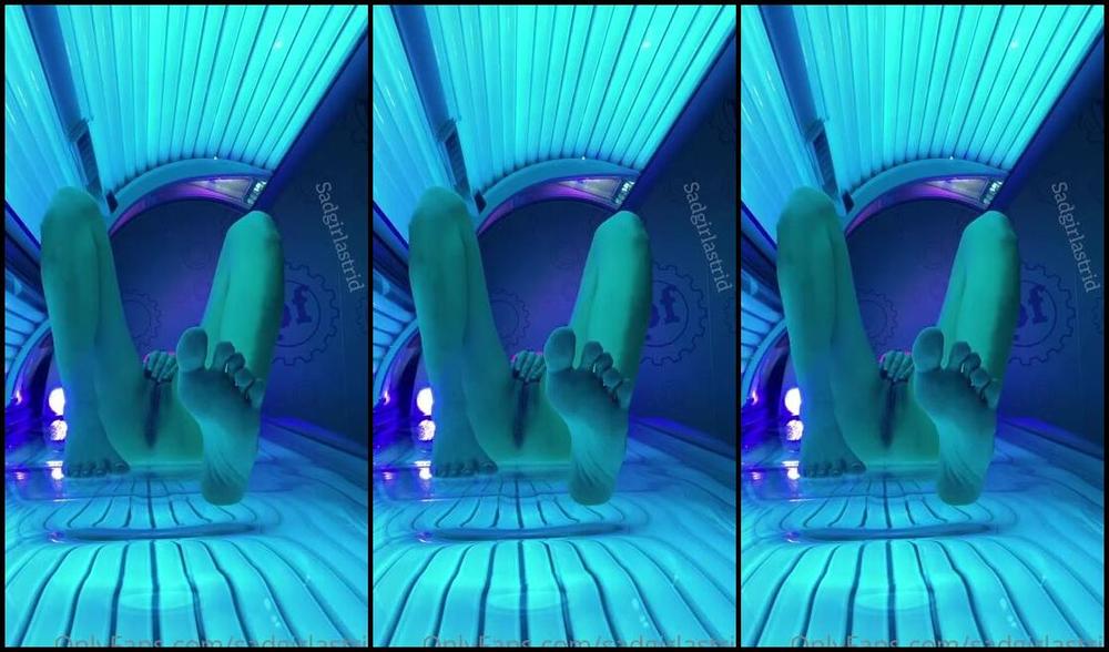 Astrid Mae Nicknamed Sadgirlastrid Onlyfans Fooling Around In The Tanning Bed I Can T Help But Be Such A Tease Af