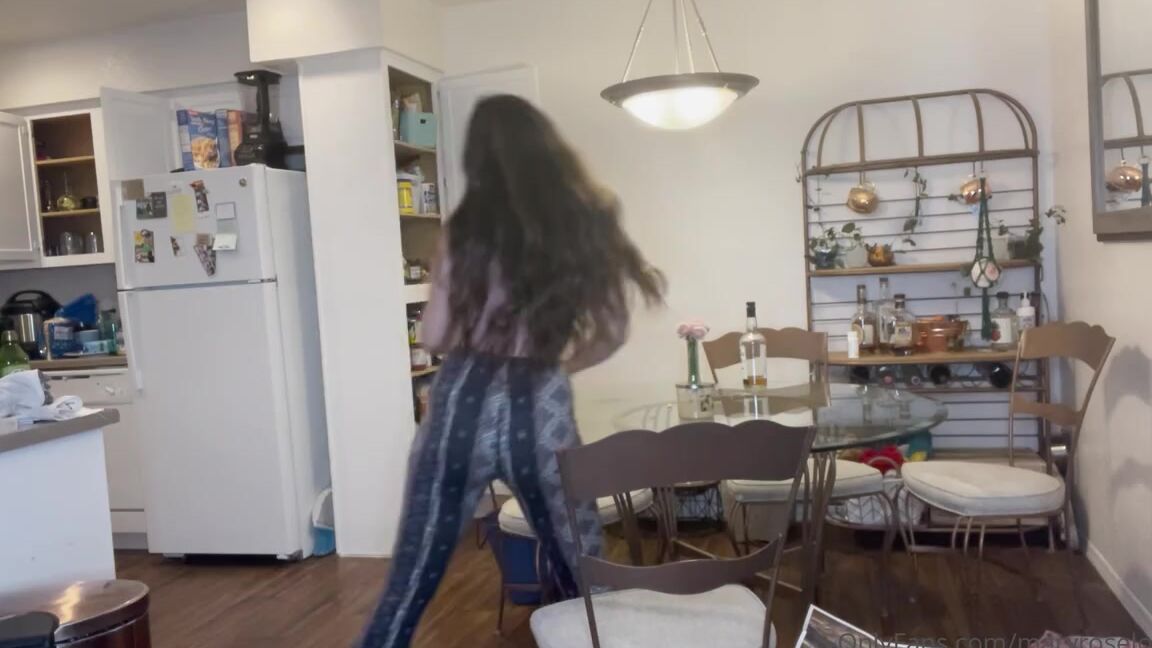 Mary Rose Love Nicknamed Maryroselove69 Onlyfans Tidying Up And Preparing For Customs