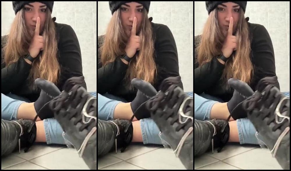 Yourdiamondvip Onlyfans With This Rainy Day My Feet Are Wet I Couldnt Help But Show You And Enjoy Them Well So I Hid 13