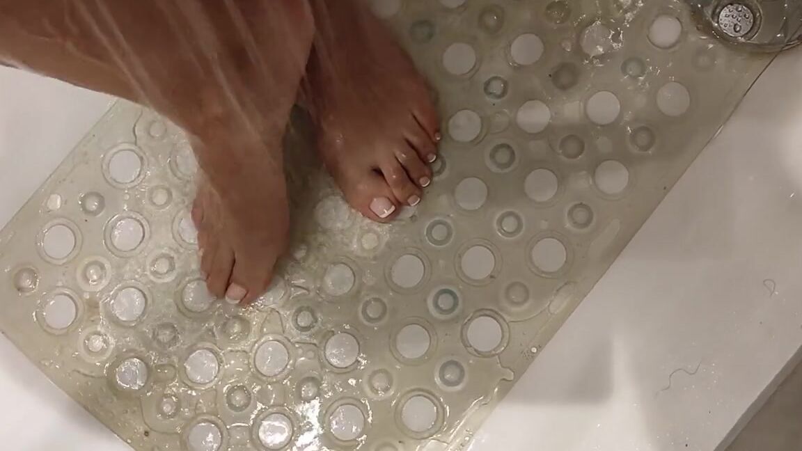 Miss Fair Trade Feet Nicknamed Fairtradefeet Onlyfans 09 07 2023 Shower Time And You Mouth Should Be There Drinking My Holy Water