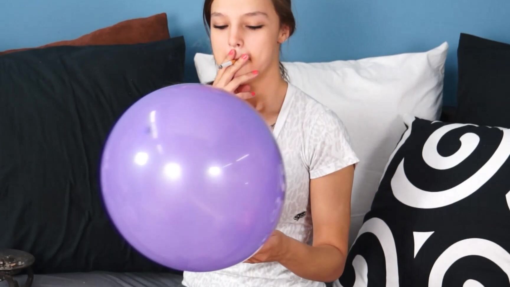 Custom Fetish Danielle Smokes And Pops Balloons