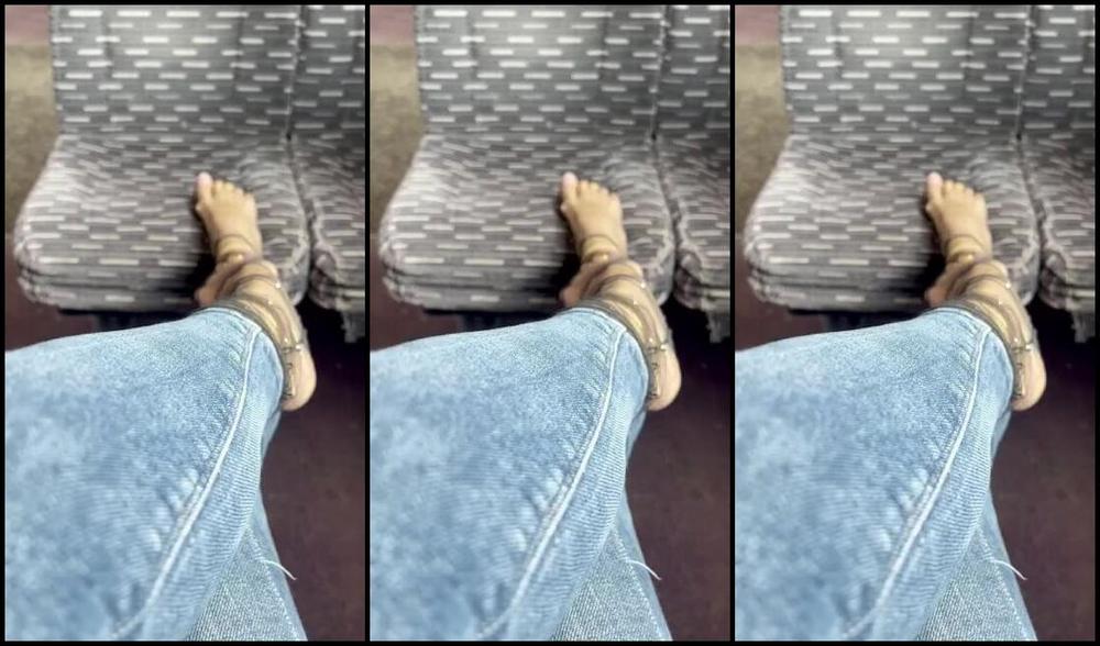 Heels Of Mine Nicknamed Heelsofmine 03 31 2023 Onlyfans Video My Todays Trip To London And Little Bit Teasing In The Train