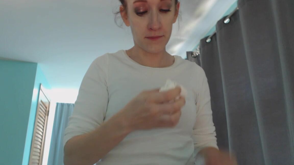 Kitty Darlingg Sneezing