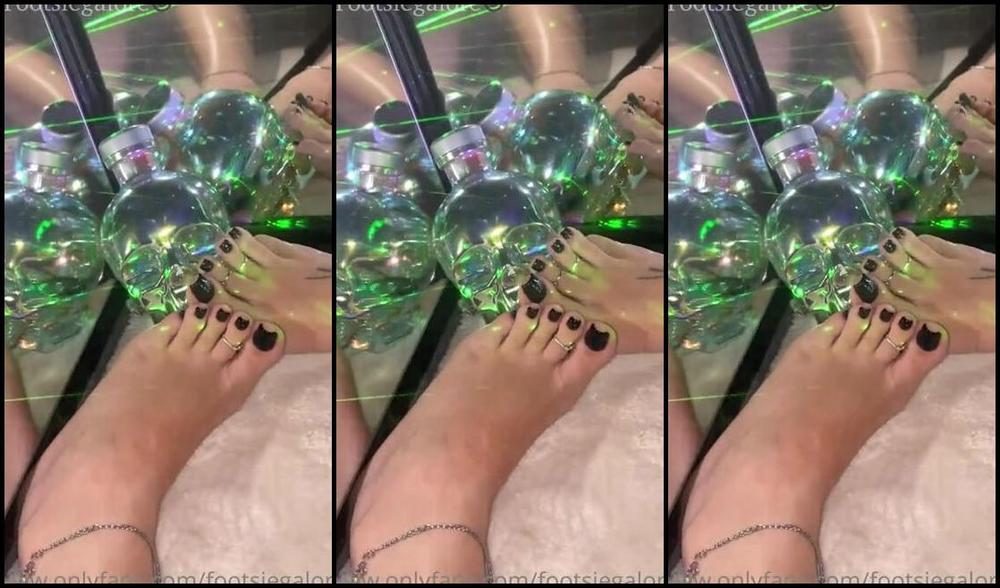Footsiegalore Onlyfans Just A Peek Into My Hall Of Mirrors Would You Ever Want To Leave