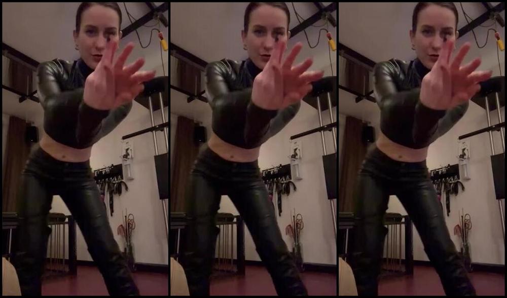 Miss Flora Nicknamed Missfloraberlin Onlyfans Did You Think I Wouldn T Notice You In The Corner