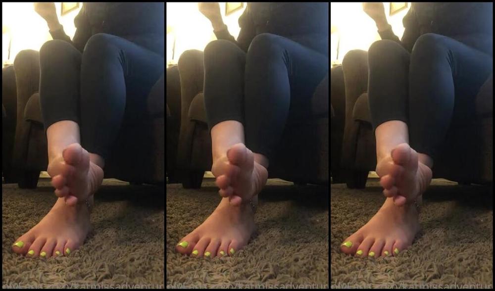 Adventuretoeskat Nicknamed Missadventuretoeskat Onlyfans 419 Girl Talk Smoking Of Course Sweaty Feet