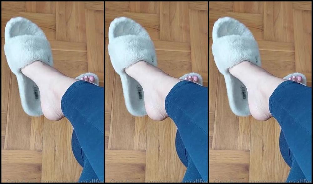 Mica Sandy Nicknamed Sandysmallfeet Onlyfans Just A Simple Dangling In My Stinky Puma Slides