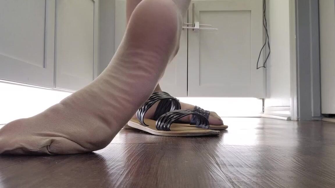 Megan Fletcher Aka Sweetsoleprincess Onlyfans Teasing With My Sandals And Nylons One Size Does Not Fit All By The End