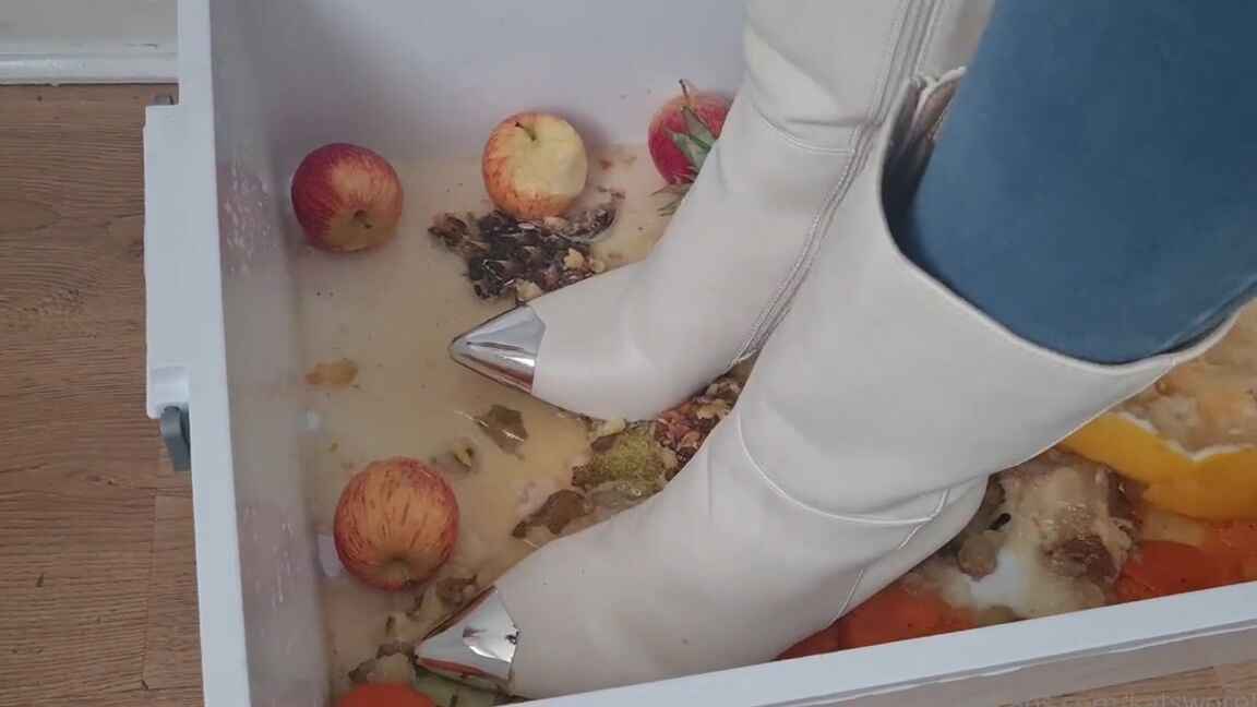 Kats Worn Heels Nicknamed Katswornheels Onlyfans Fruit Crushing Part 2 I Switch To My White Stiletto Boots To Finish It All Off