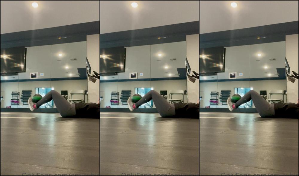 Emjaybird Watch Me Working Out At The Gym And This Guy Keeps Walking By Watching Me In The Mirror