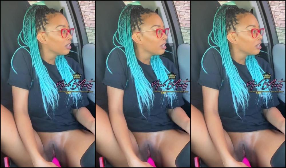 Missbnasty Horny And Hungry In The Drive Thru