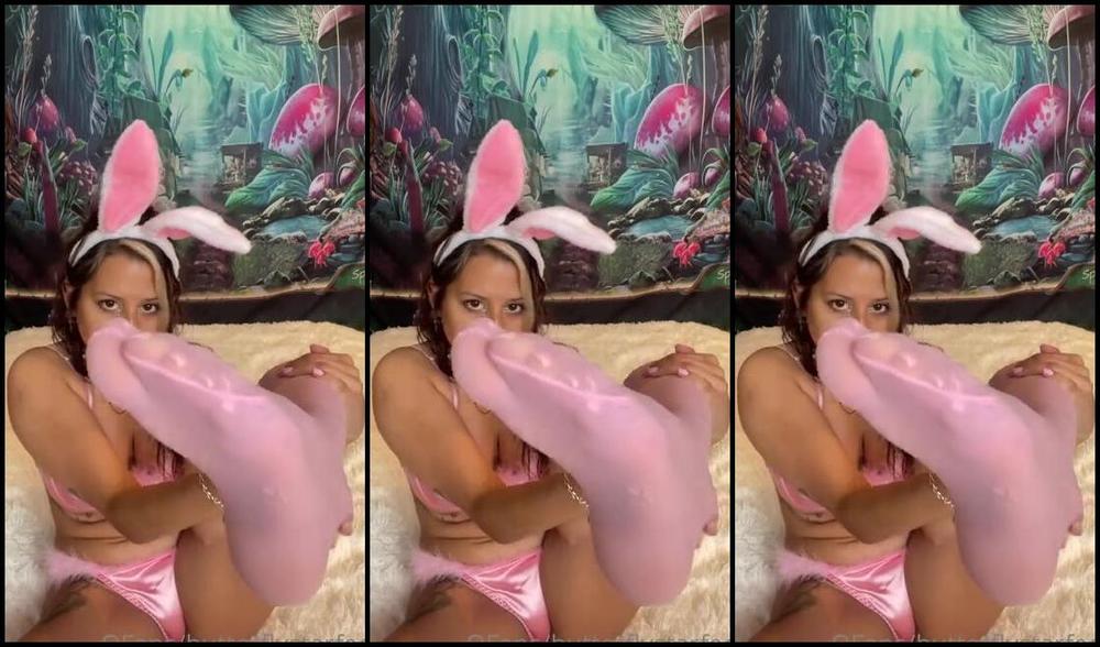 Goddess Emma Nicknamed Emsprettytoes Onlyfans Lay Down And Enjoy This Cute Sock Removal Make Sure You Save It Till The End Tb