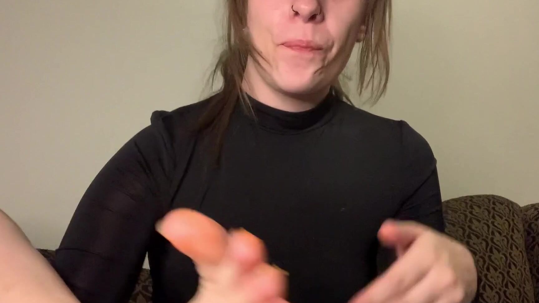 aphroditepaws-05-05-2021-2101876107-eating-cheeto-paws...with-my-paws-not-sponsored-i-ve-had-wicked-cr