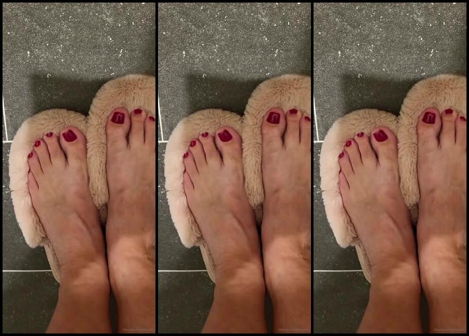 Miss B Nicknamed Missb52S Onlyfans 07 01 2022 New Colour Is Just Delicious On My Toes