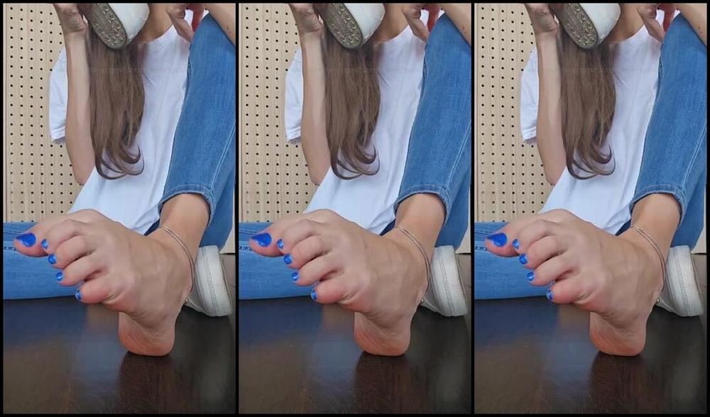 Footish Queen Galina Nicknamed Footishqueengalina 08 23 2024 Onlyfans Video Bare Feet In Sneakers I Know Its Your Thing Let Me Take Them Off Though And