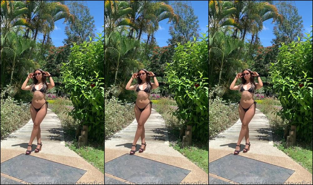 Elahunteroficial New Photos In This Tiny Bikini Are Coming You Will Love Them Nuevas Fotos En Este Biki