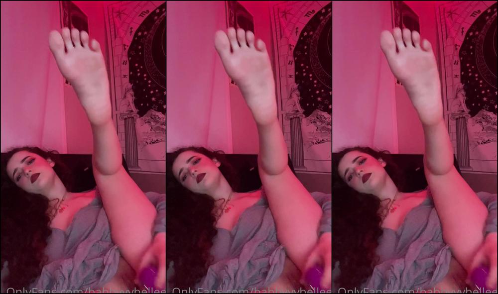Babbyyybelleee I Was Horny And Alone So You Know I Had To Suck My Toes And Fuck Myself