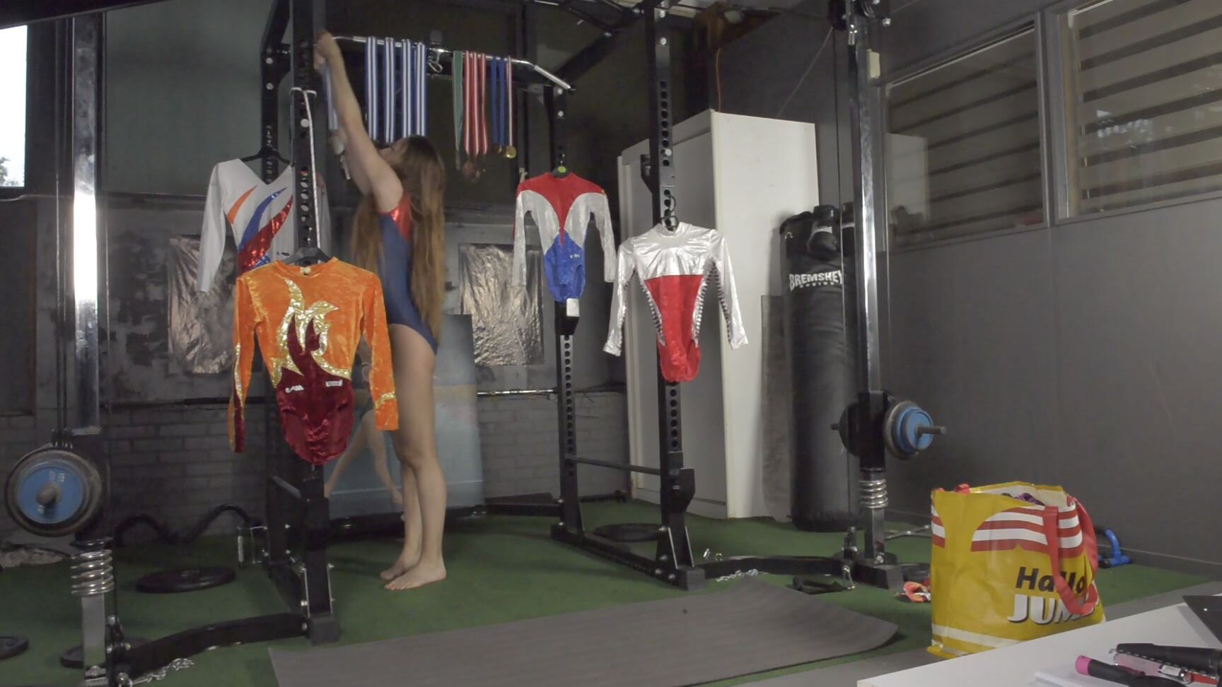 veronagymnast-16-03-2021-2041855407-live-chat-summer-2019-photoshoot-try-on-my-old-leotards-1-6-3-video-parts-camera-1-3