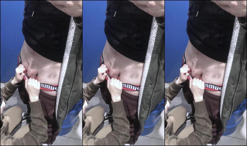 A Store Employee Gave A Deep Throat Blowjob In The Fitting Room