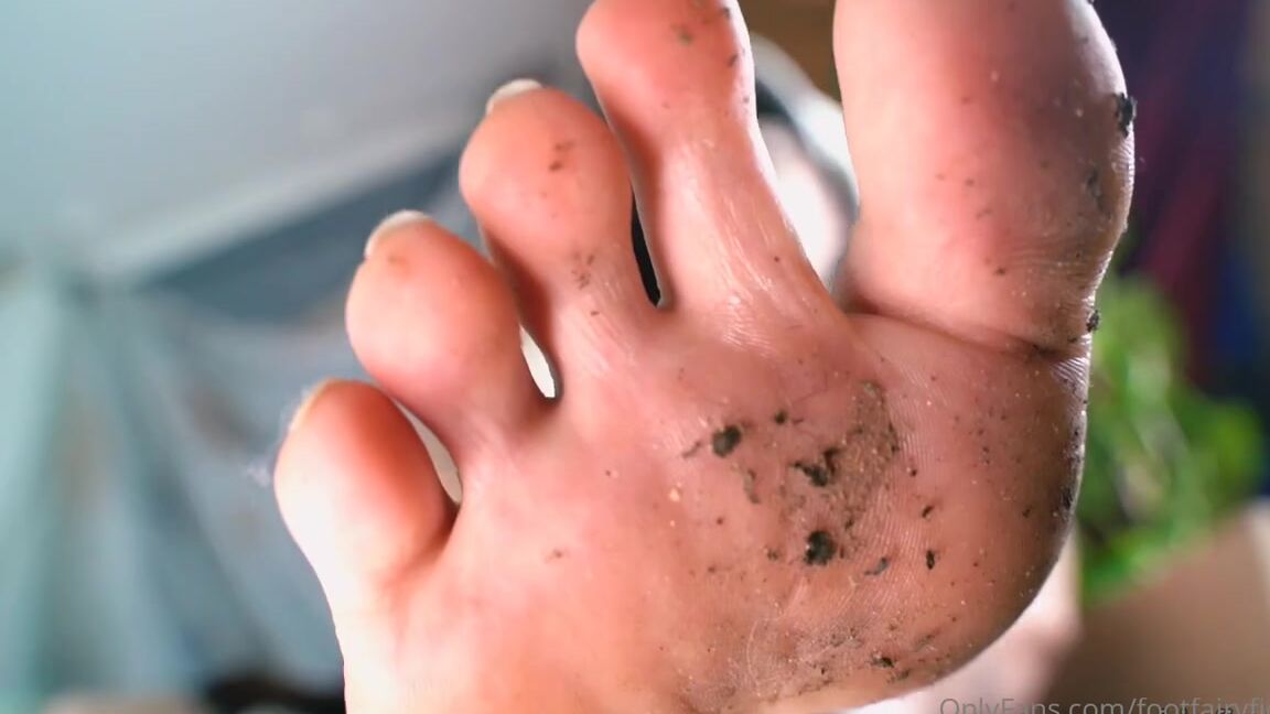 Freakyfjondaxxx Onlyfans Kindly Asking To Clean My Dirty Feet With Your Wet Tongue