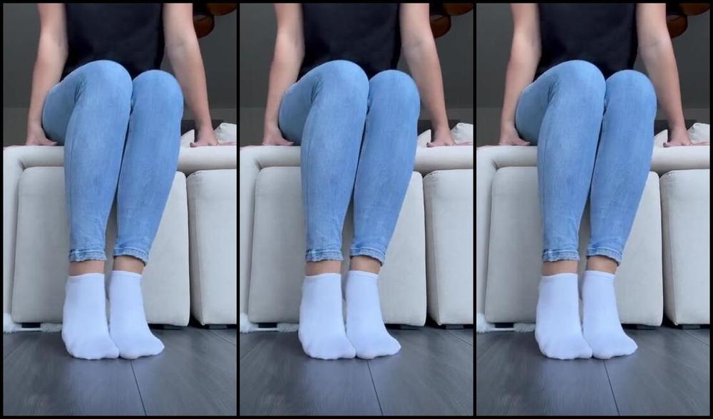 Sarina Jones Nicknamed Sarinajones 12 23 2023 Onlyfans Video This 5Min Dirty Socks Video Is A Pre Christmas Gift For You Im Showing My Dirty