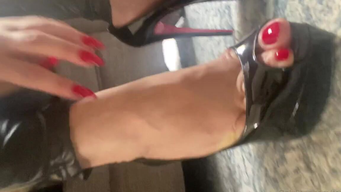 Miss Harriet Nicknamed Redtoes Onlyfans Sunday Funday