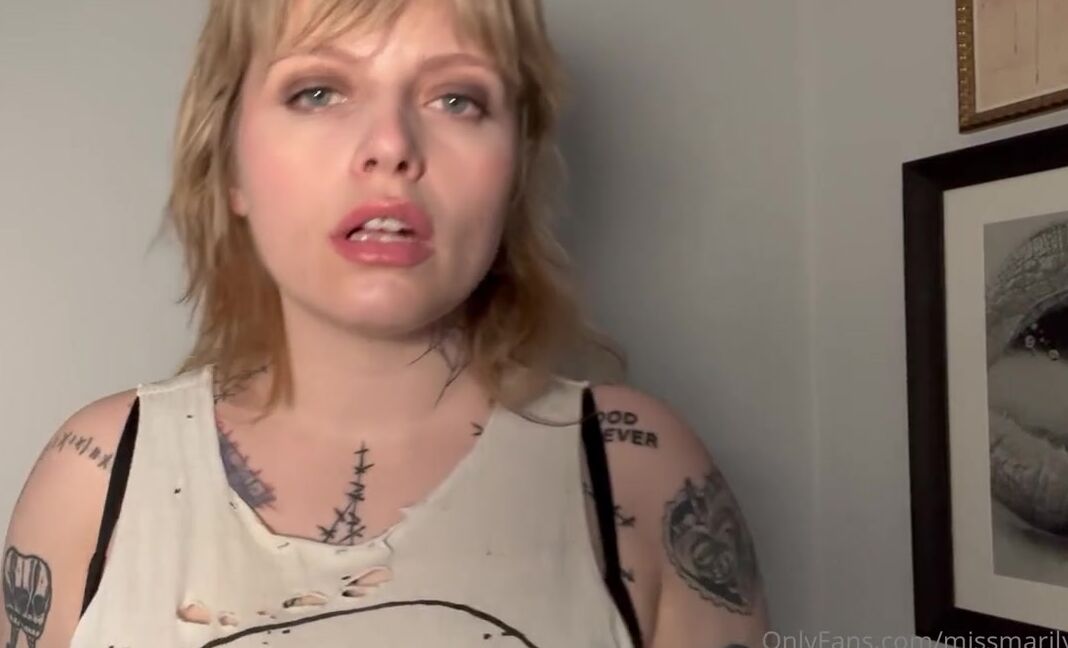 Miss Marilyn Nicknamed Missmarilynxx Onlyfans You Keep Asking Me For Latex Gloves