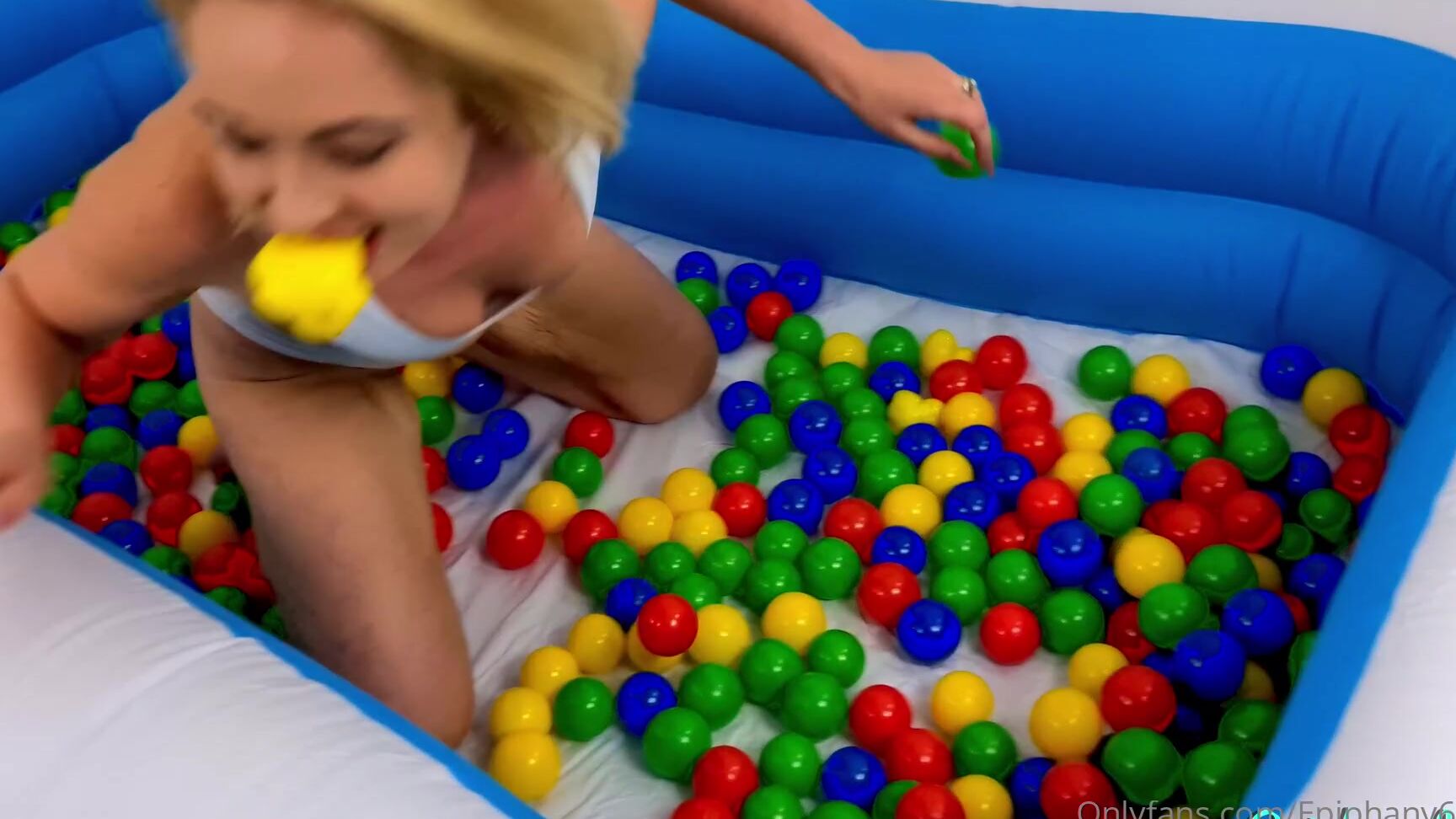 Epiphany Cb What Better Way To Spend Your Bank Holiday Weekend Than Watching Two Hot Blondes In Skimp