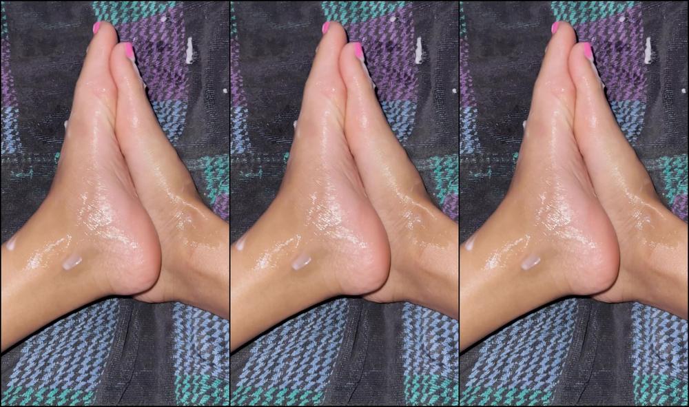 Foxybrown Can You Help Me Rub Some Lotion On My