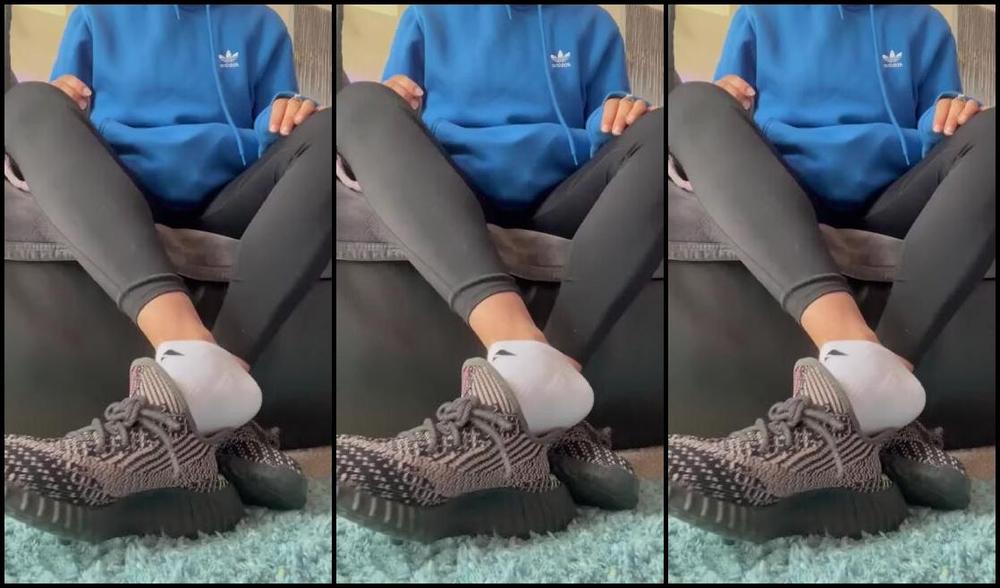 Adventuretoeskat Nicknamed Missadventuretoeskat Onlyfans These Gym Shoes Smell Delicious Can You Tell