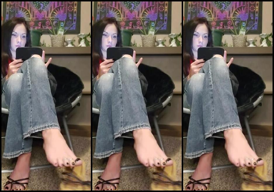 Mssjada Nicknamed Mssjada Onlyfans Over Here Ignoring You While I Dangle My Flip Flops Until They Fall Off Then I Gave My Feet A Littl