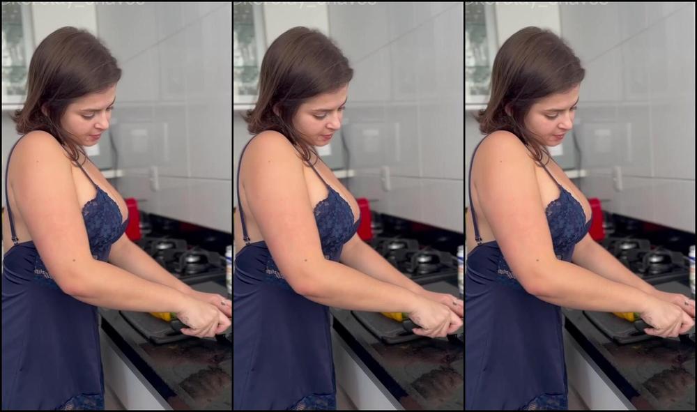 Kerolaychaves 2768125715 02 08 2023 Fui Cozinhar E Me Sujei Toda De Iogurte Kk Sou Muito Desastrada S Vezes