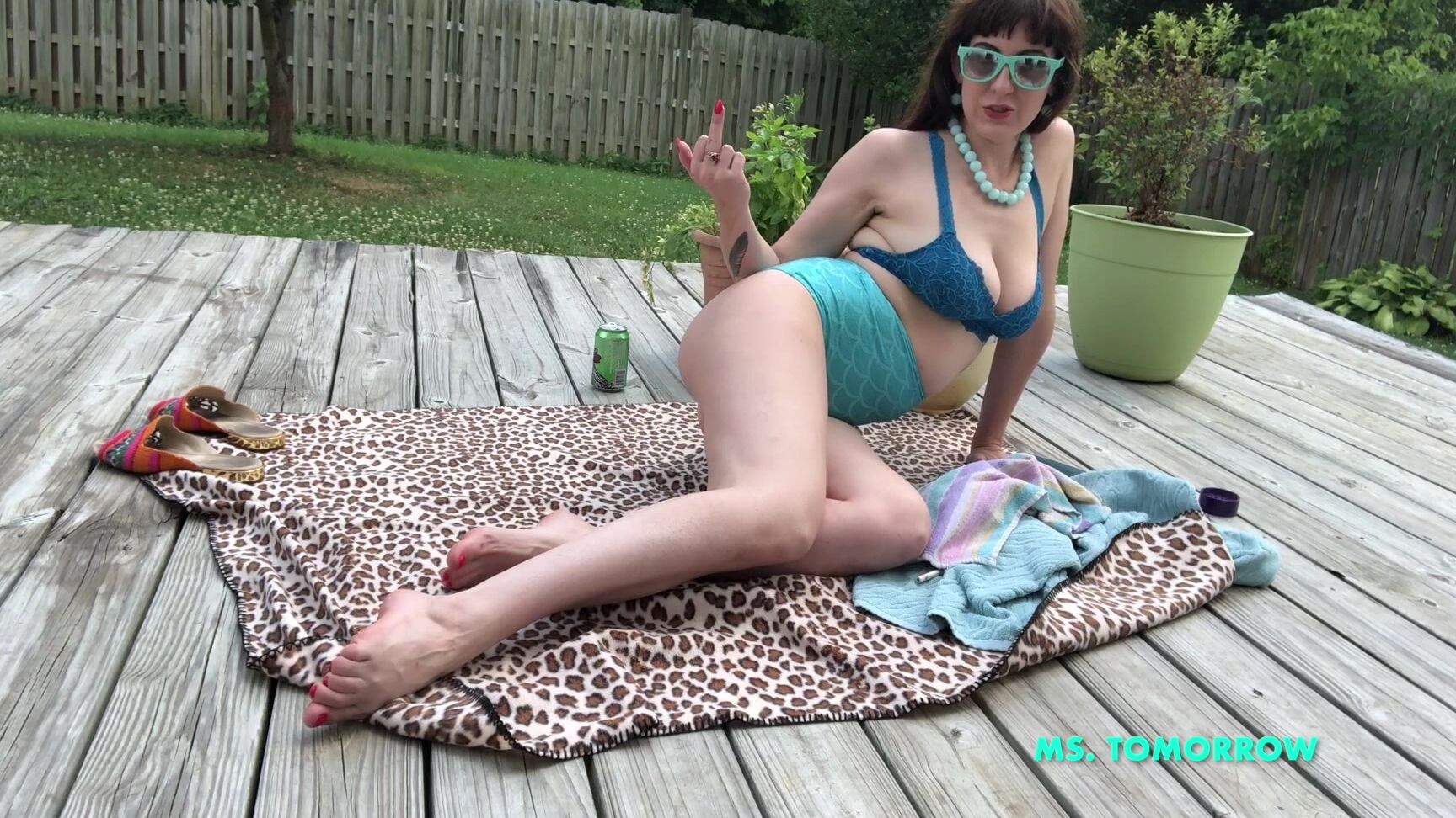 DommeTomorrow - IGNORED Towel Holding Bitch Clips4Sale