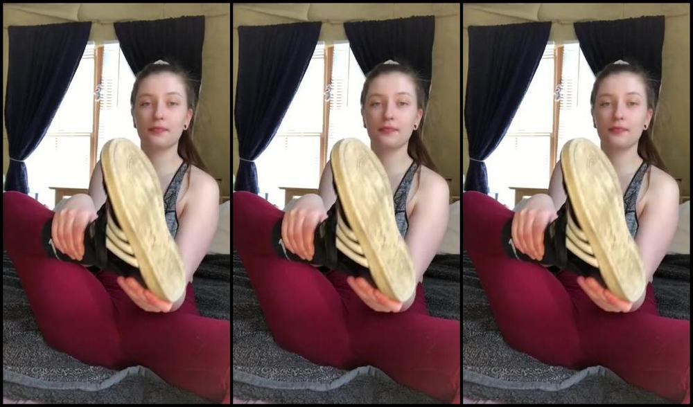 Delilah Nicknamed Footiesfeets Onlyfans Sweaty Feet No Makeup Post Workout