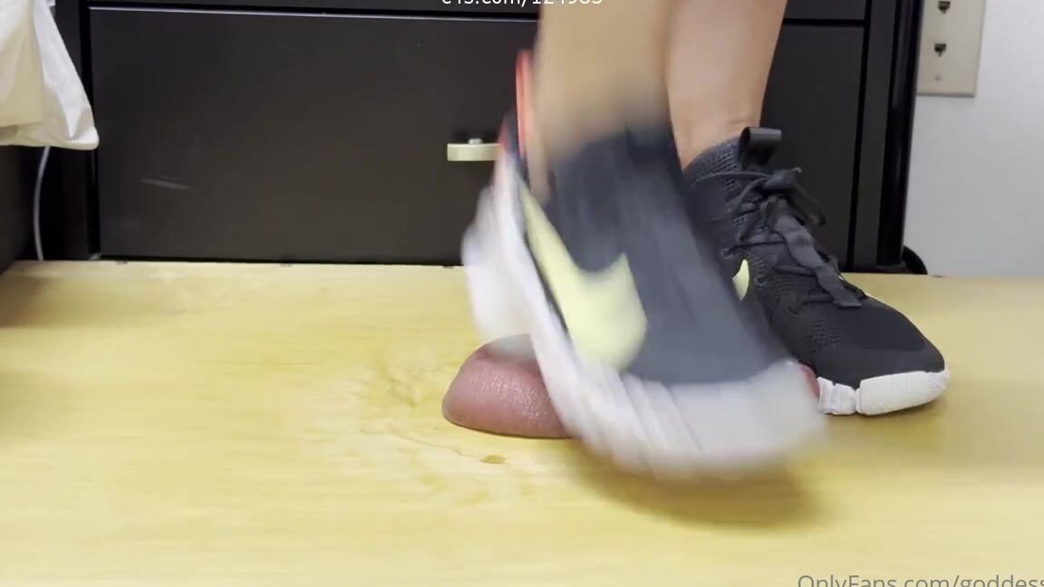 Goddess Kloe Nicknamed Goddesskloe 11 18 2024 Onlyfans Video I Want To Work Out On Your Cock