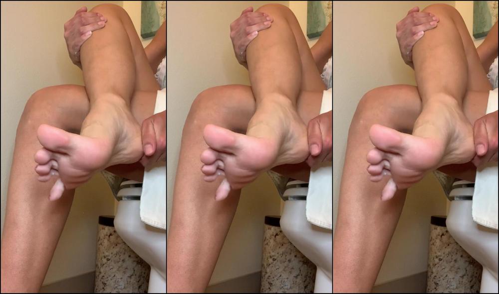 Solidgoddess Lotion Ing Up After A Nice Shower After A Long Day At Work