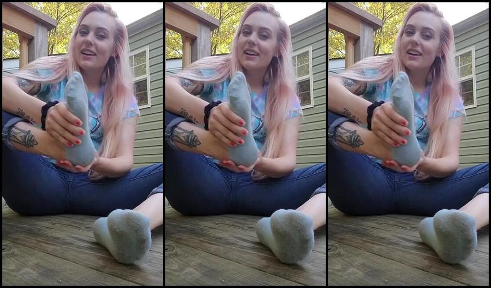 Mythicmaggie Onlyfans Dirtysweaty Sock Removal Wanna Sniffp