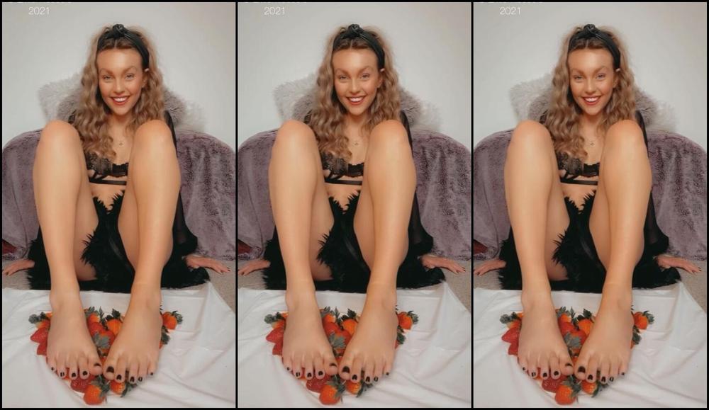 Littlemisssole Juicy Juicy Wednesday Just Hit You Hope You Enjoy This Strawberry Sucking Video As Much A