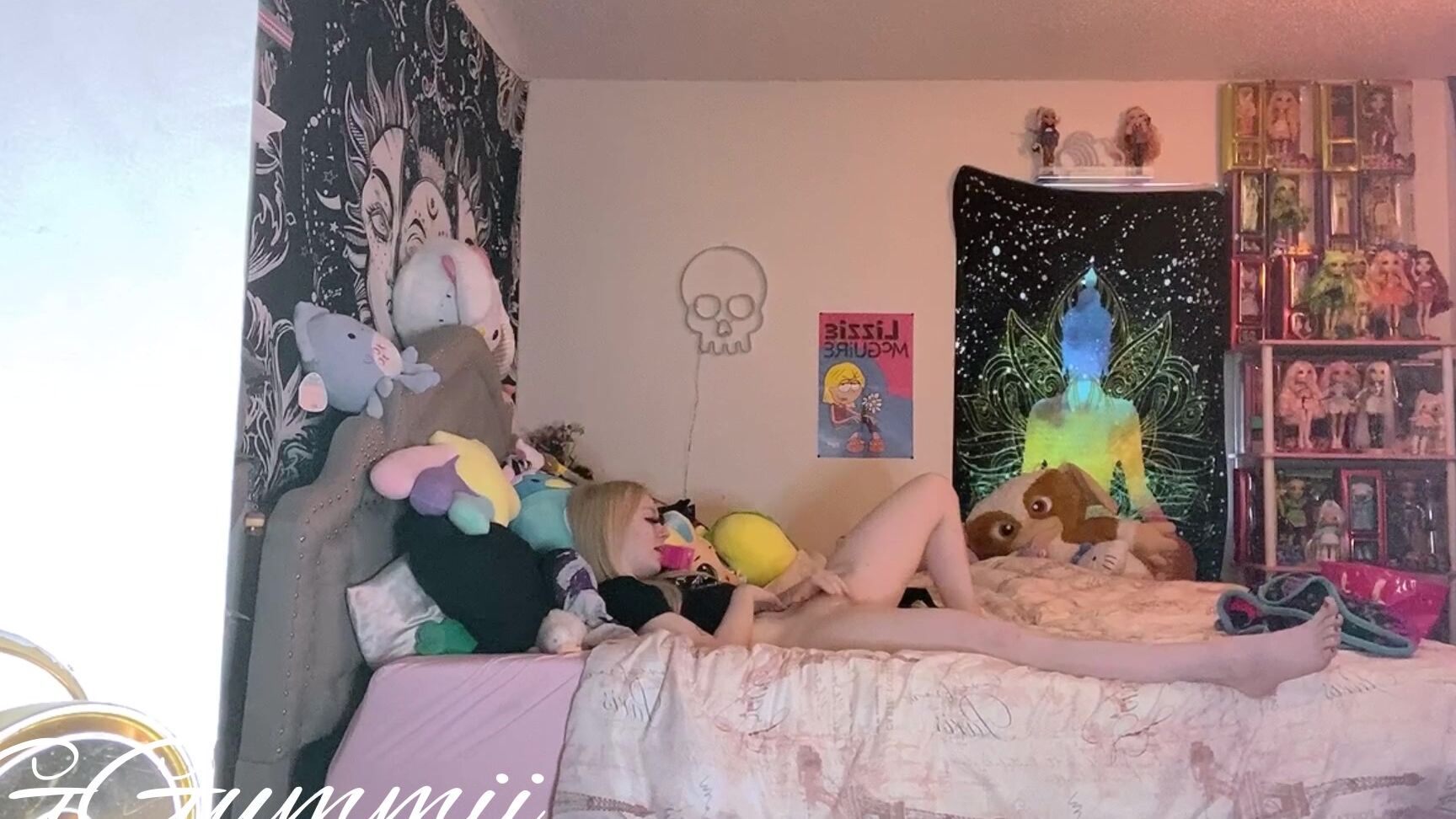 Ggummii Spying On Sis