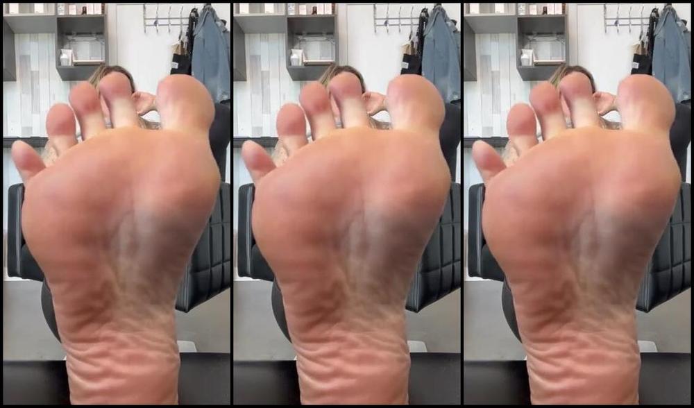 Thefantasychest Onlyfans The Place For Your Face Part 2 I Think It S Safe To Assume That You Would Pass With Flying Colou 1P