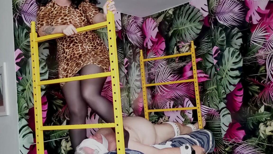 Bastienne Cross Nicknamed Bastiennecross Onlyfans Face Standing Full Weight And Trampling Fw