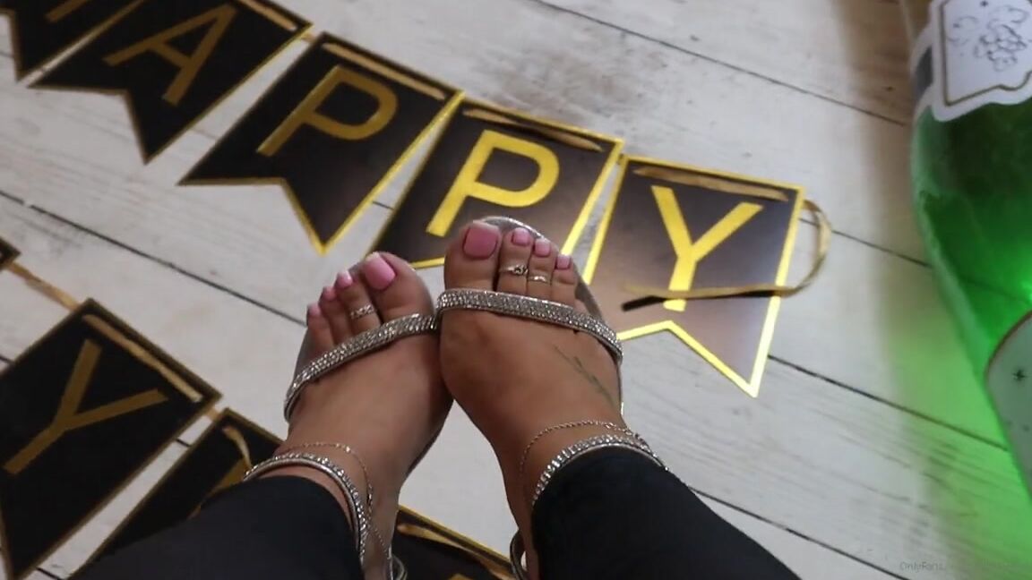 Footsiegalore Onlyfans Happy New Year Tipsy Footsie Nye Vibes
