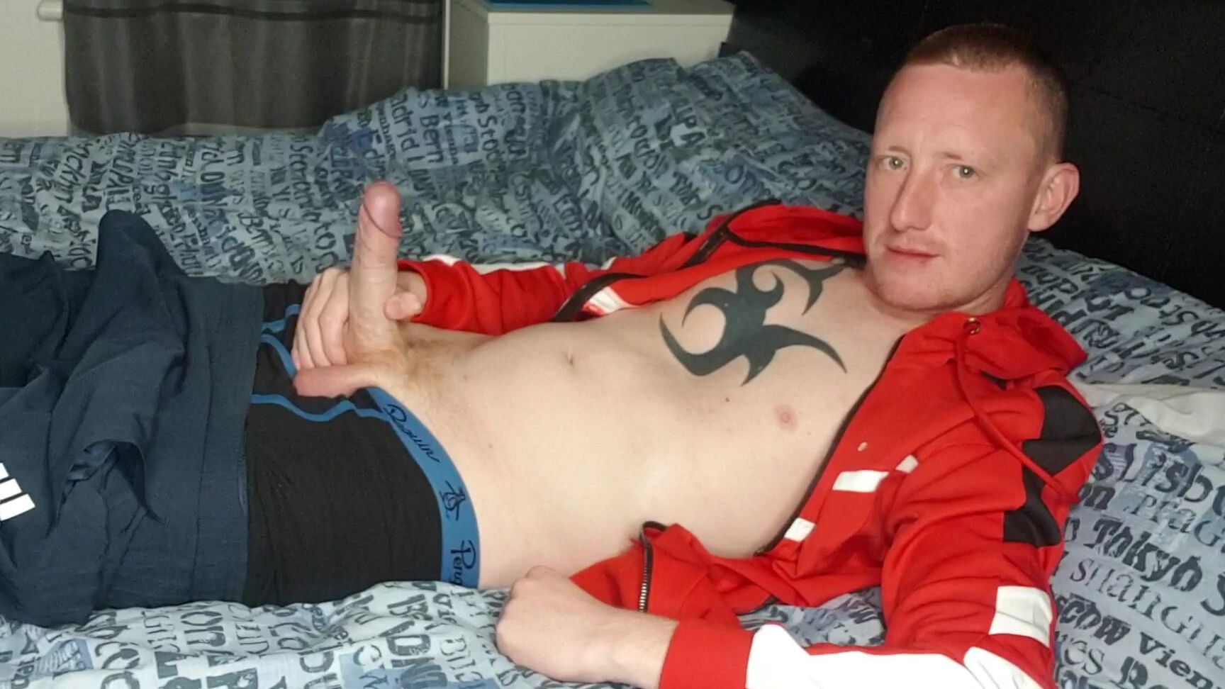 Tomtompics New Short Video Of Me Wanking On My Bed Mins