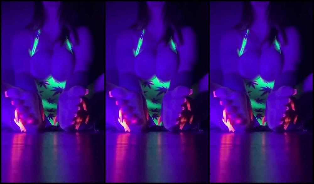 Paws And Klaws Foot Fetish 06 21 2024 Onlyfans Video I Just Love Neon Colors I Wanna See That Warm Milky Nut On These Neon