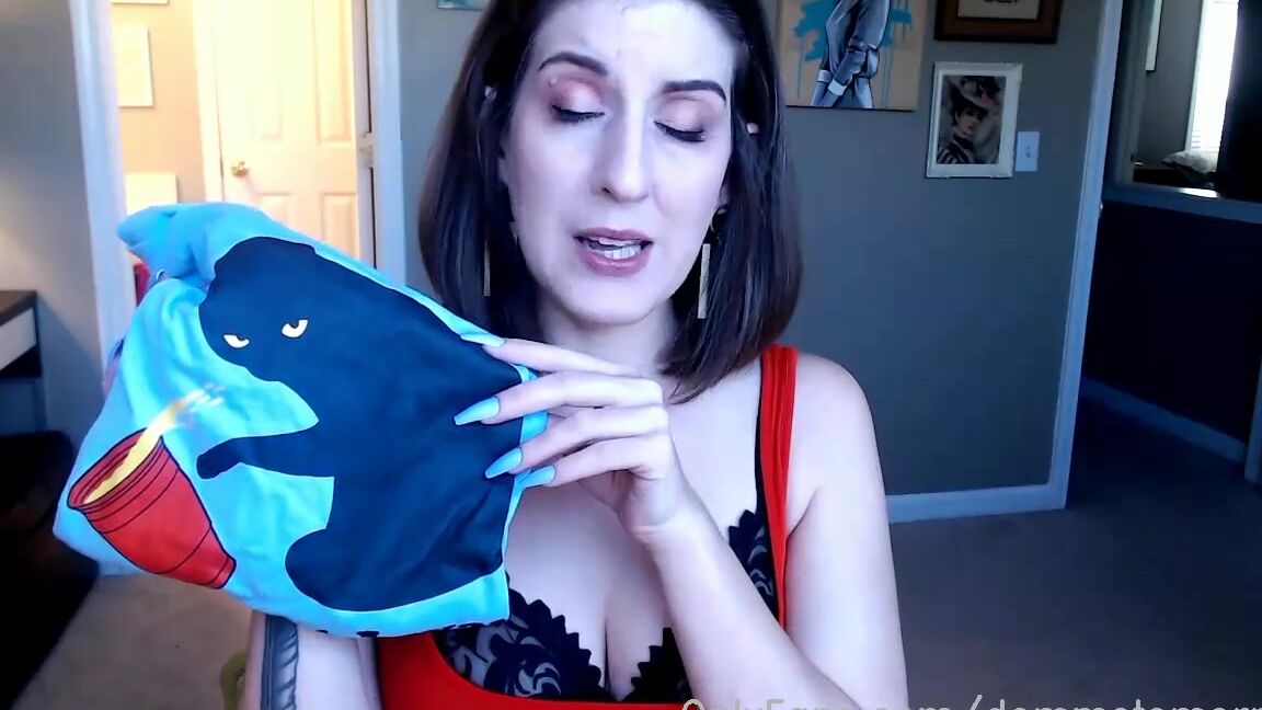 Ms Tomorrow Nicknamed Dommetomorrow Onlyfans Stream Started At 10132020 0315 Pm Opening A Gift