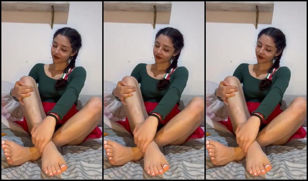 Maggiesita Aka Cocopafeet Onlyfans Nuevo Video Tocndome Las Piernas Y Piecitos