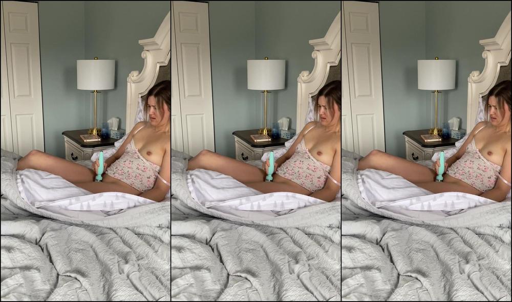 Elizabeth88 3182842724 02 22 2024 I Had To Be Really Quick While Masturbating This Morning Because I Knew My Vibrator Was